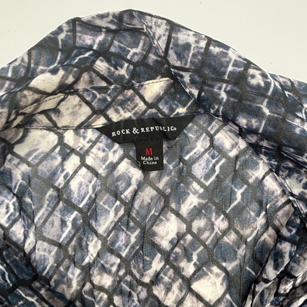 Rock & Republic womens‎ long sleeve button down shirt snakeskin print size M - Picture 7 of 7